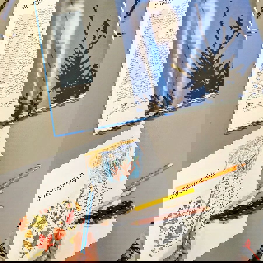 Elever tegne i bibliotek