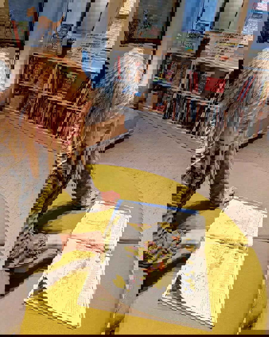 Barna leser- Skolebibliotek